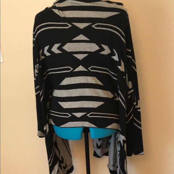 Dolce Cabo Sweater - Picture 3 of 6